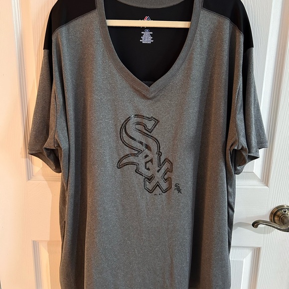 Majestic Tops - Chicago White Sox Majestic Grey & Black Fan Fashion T-Shirt